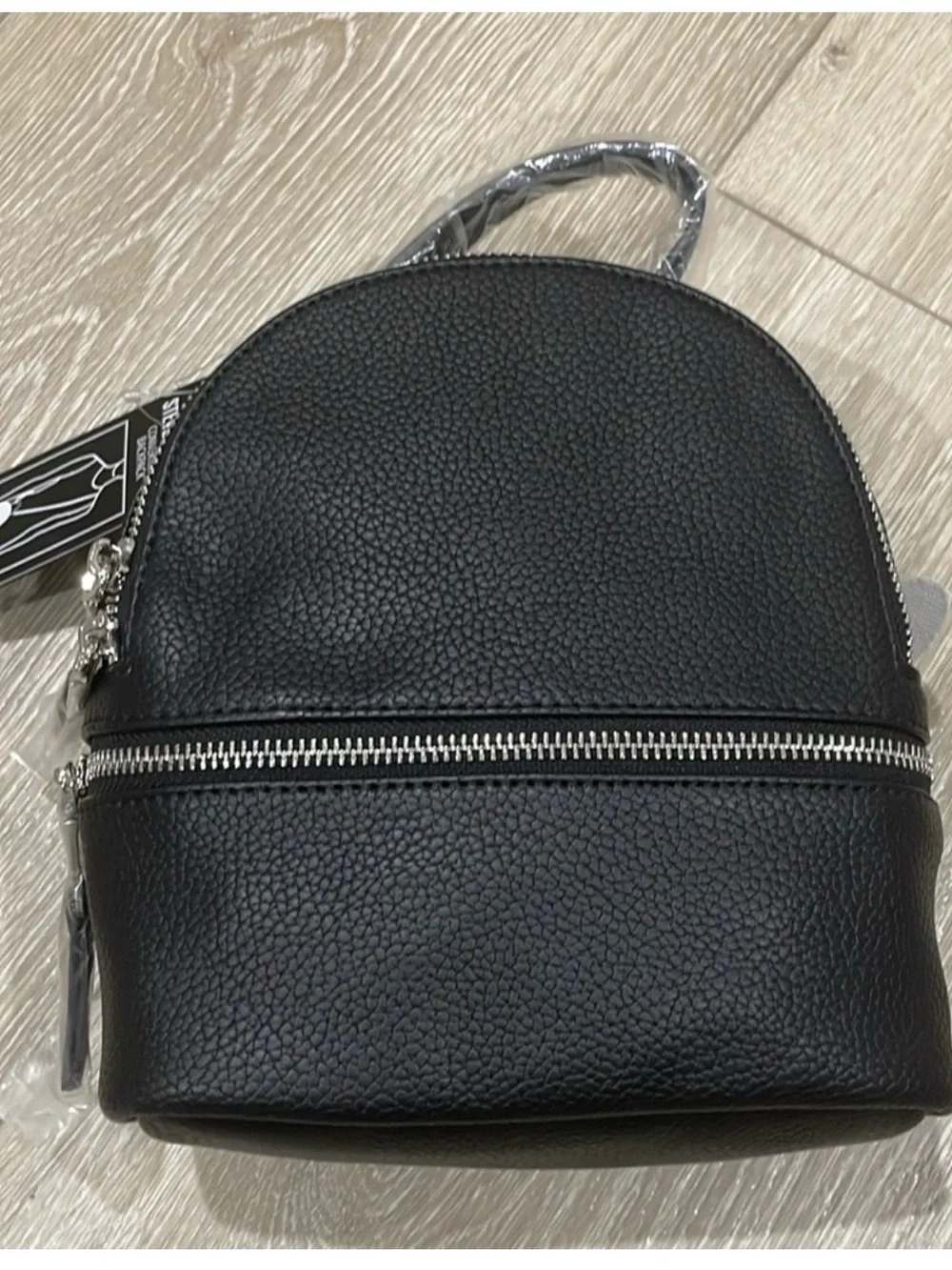 Steve Madden compact pebbled